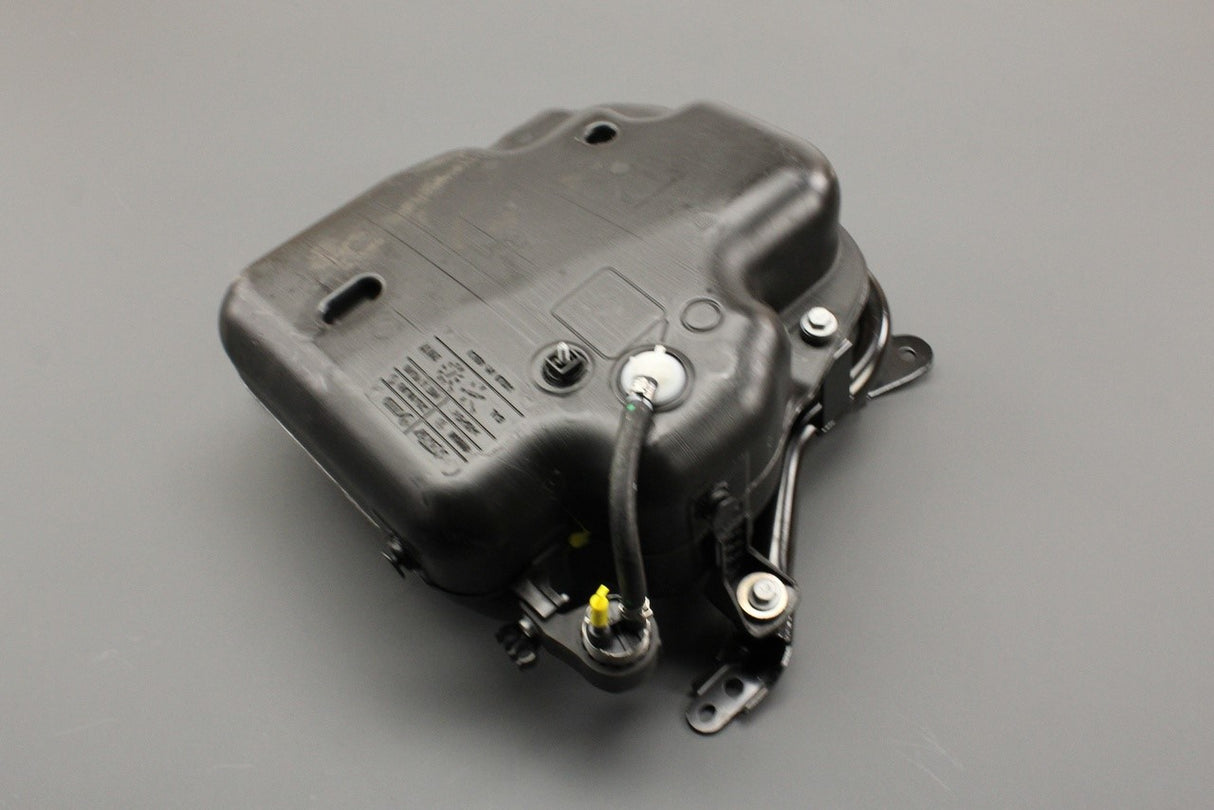Audi A4 B8 2010-15 A5 2012-17 adblue tank 8K0131878H