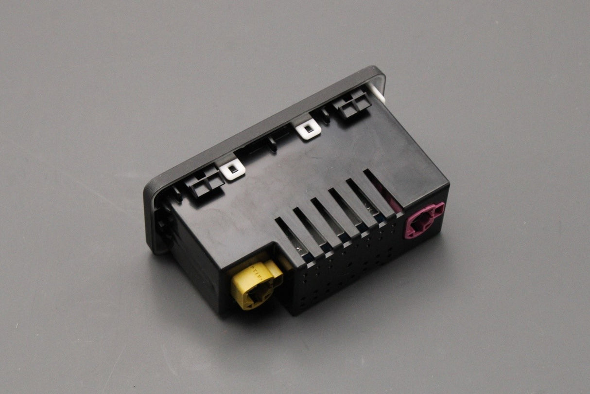 Land Rover Defender Range Rover Sport audio input socket LR161829