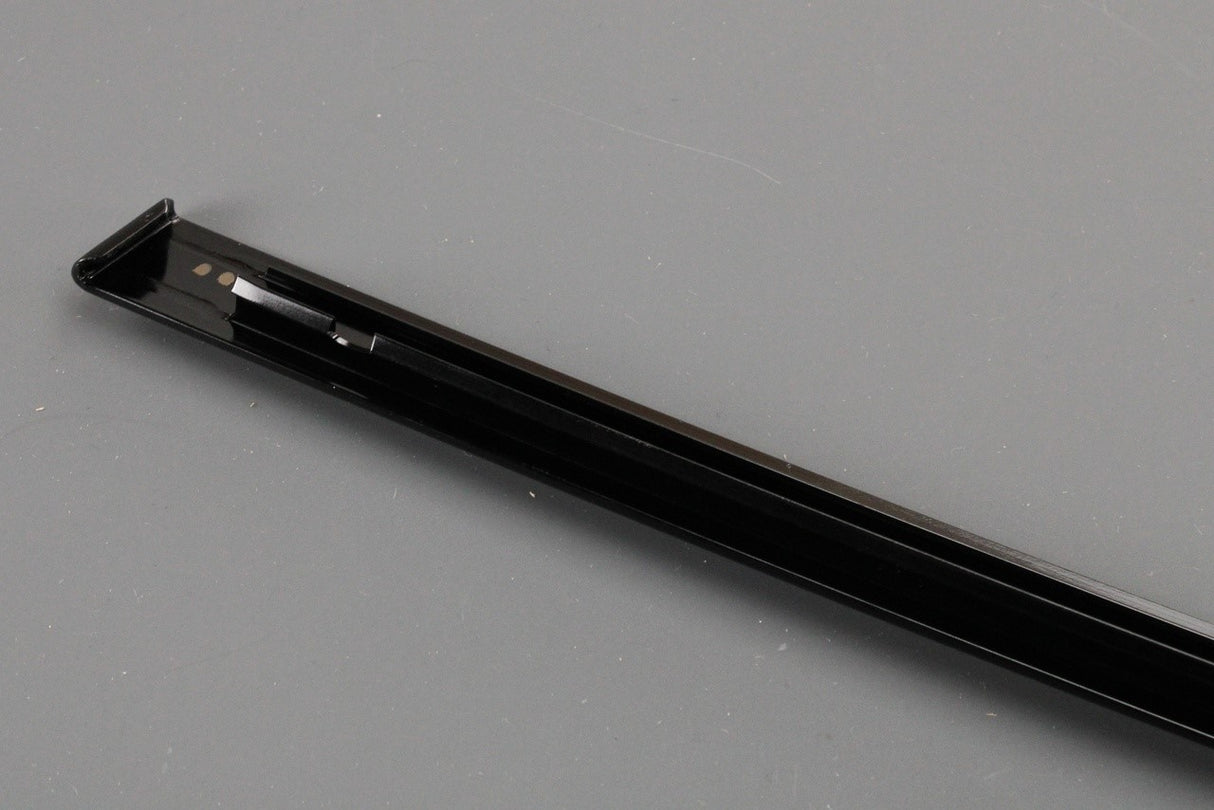 Mercedes-Benz C-Class 205 15-23 door trim bar (front right) A2056907201