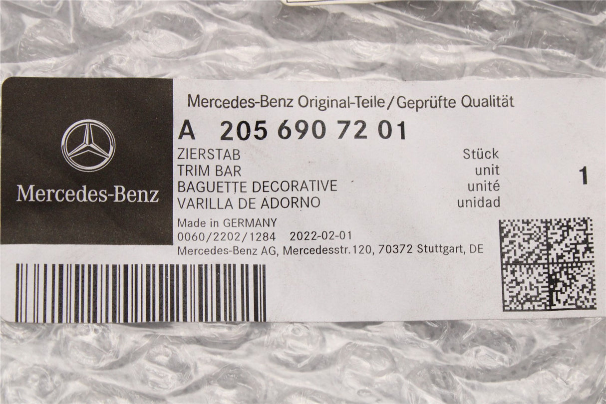 Mercedes-Benz C-Class 205 15-23 door trim bar (front right) A2056907201