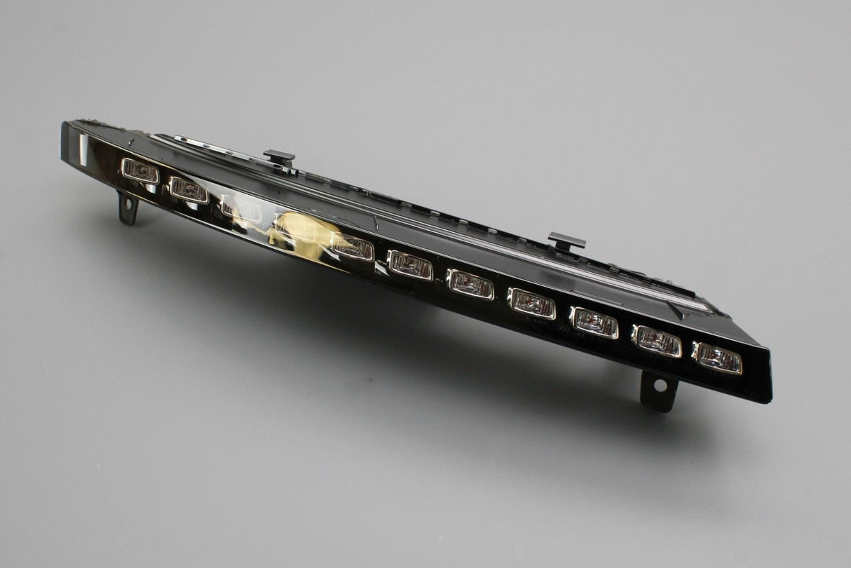 Audi Q7 2010-2015 front bumper LED indicator light (right) 4L0953042E
