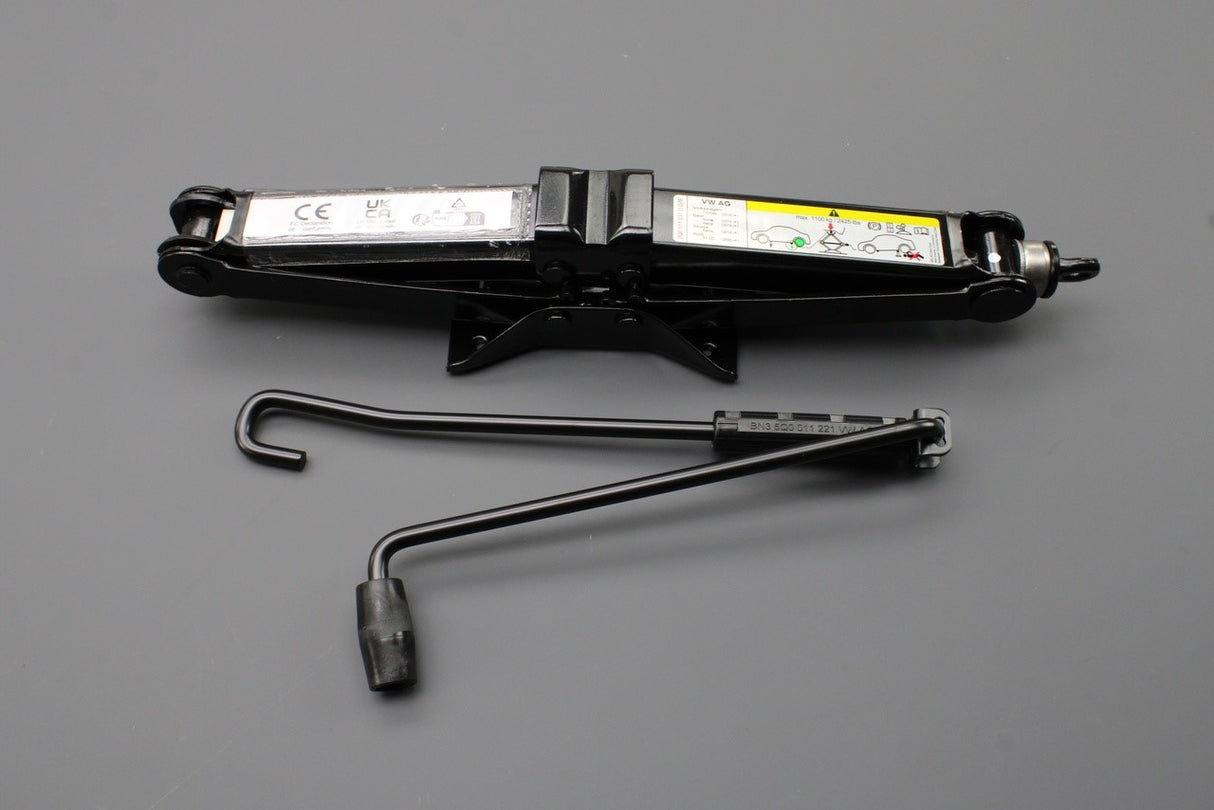 Skoda Karoq 2018-on 18 inch spare wheel tool kit 57A093860B