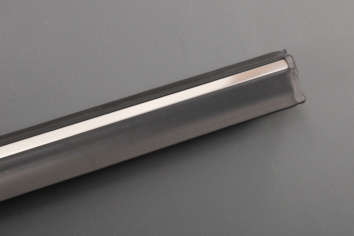 Mercedes-Benz SLK W172 outer window aperture seal (right) A1727200224