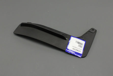 Volvo XC60 2018-on front mud flap (Left) 32392706
