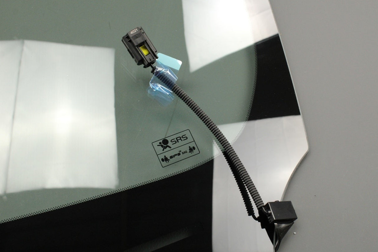 Volvo V40 2013-20 front windscreen glass 32244811