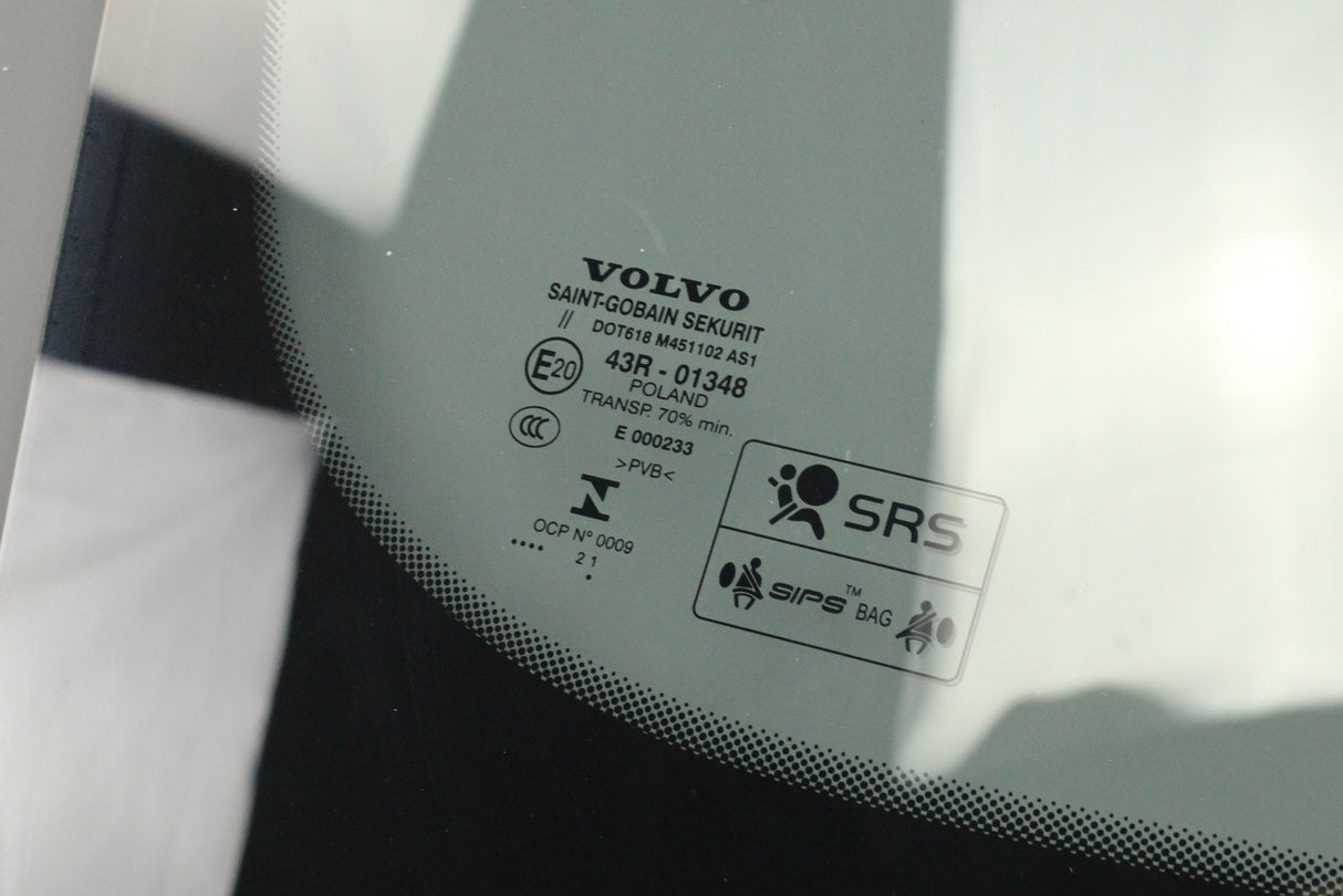 Volvo S90 V90 2017-on front windscreen glass 32244921