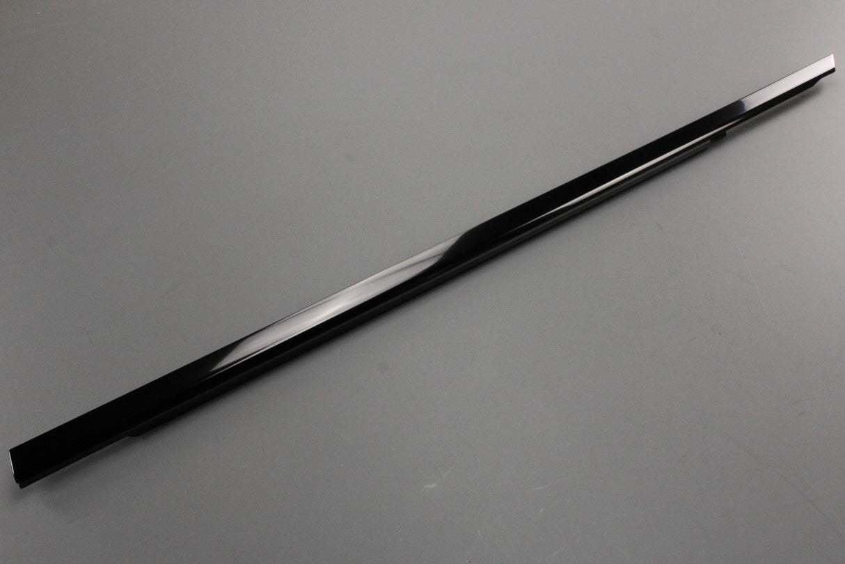 Mercedes-Benz C-Class W205 window aperture seal (front left) A2057204131