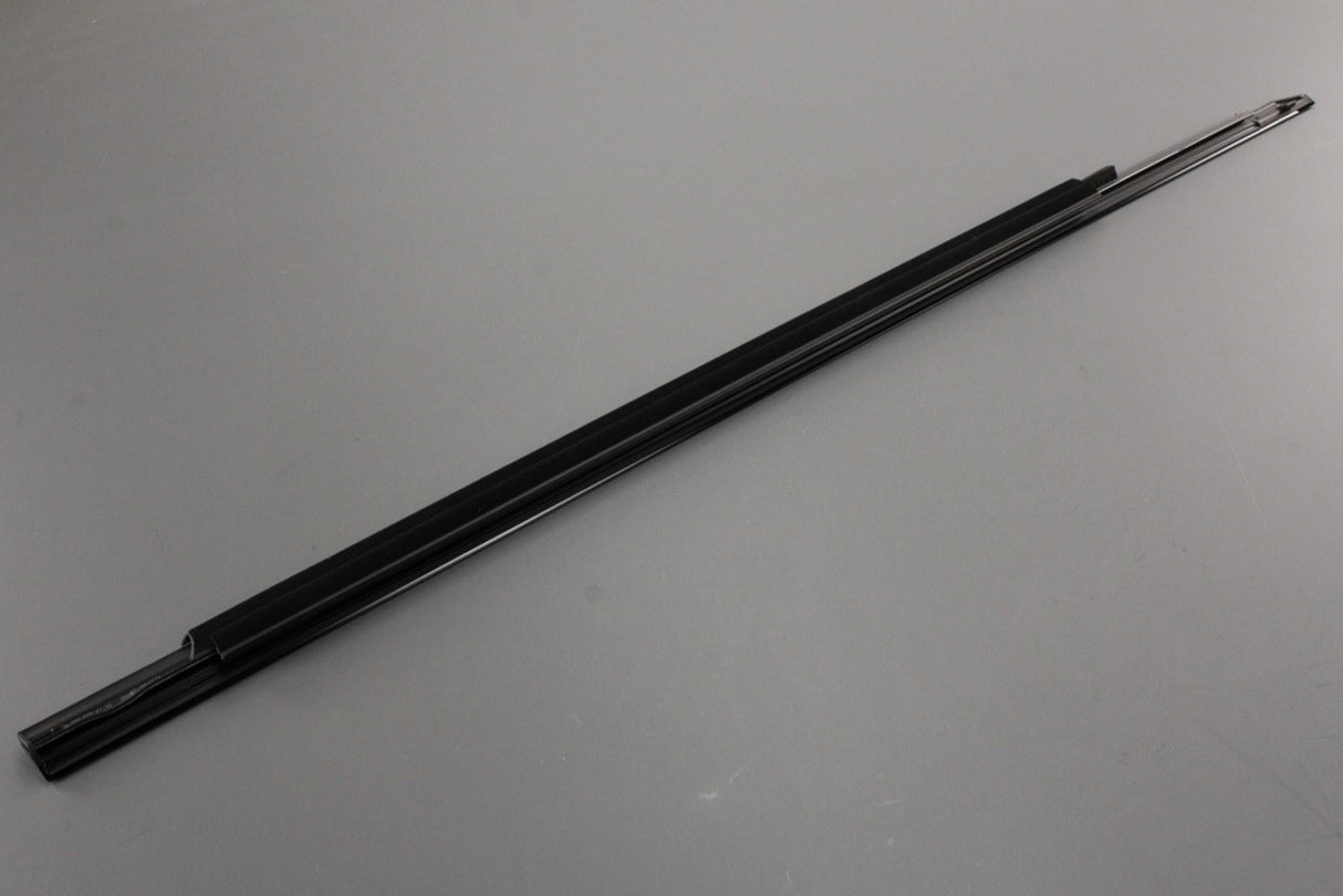 Mercedes-Benz C-Class W205 window aperture seal (front left) A2057204131