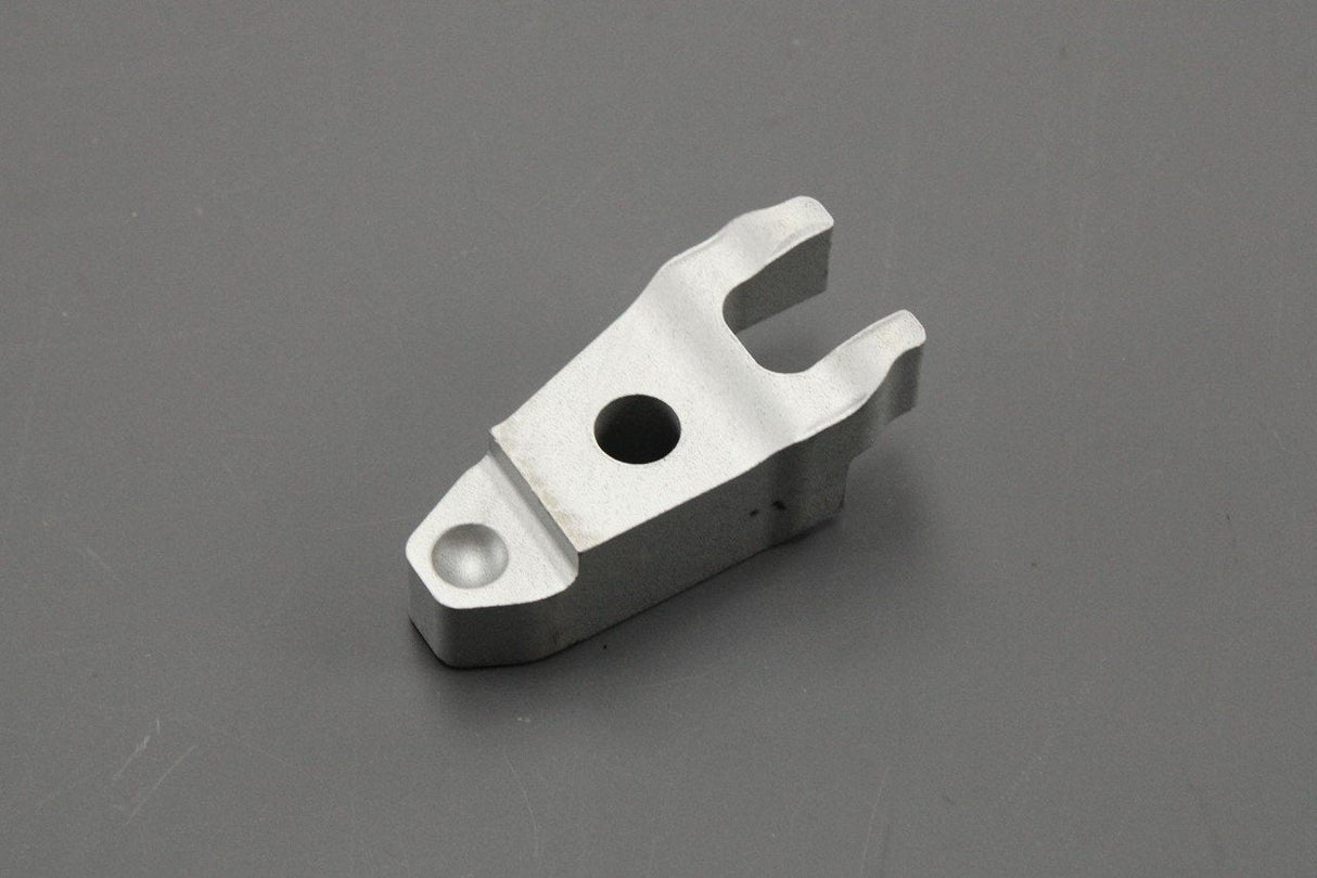 VW Polo Audi A1 Skoda SEAT fuel injector clamp (1.4 TDI) 04B130216A