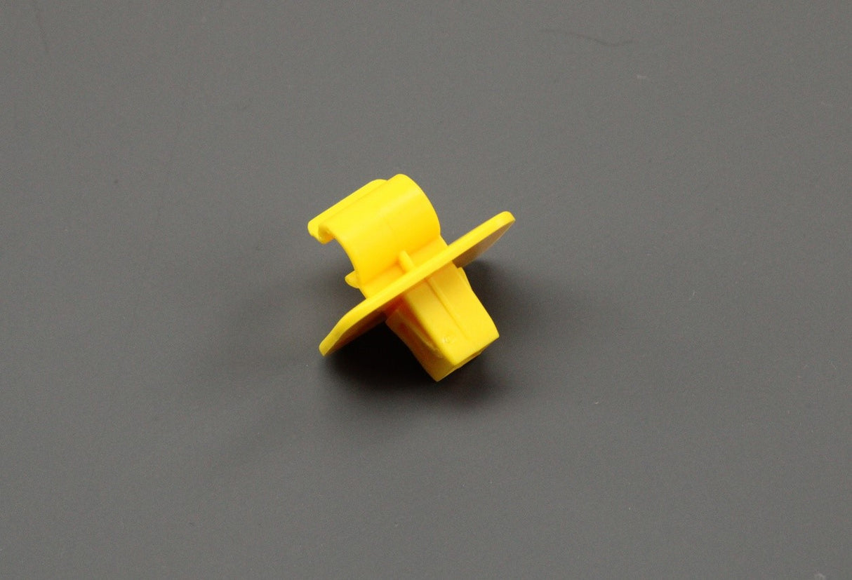 Skoda Fabia Octavia Roomster bonnet strut support clip 6Y0823397A 209