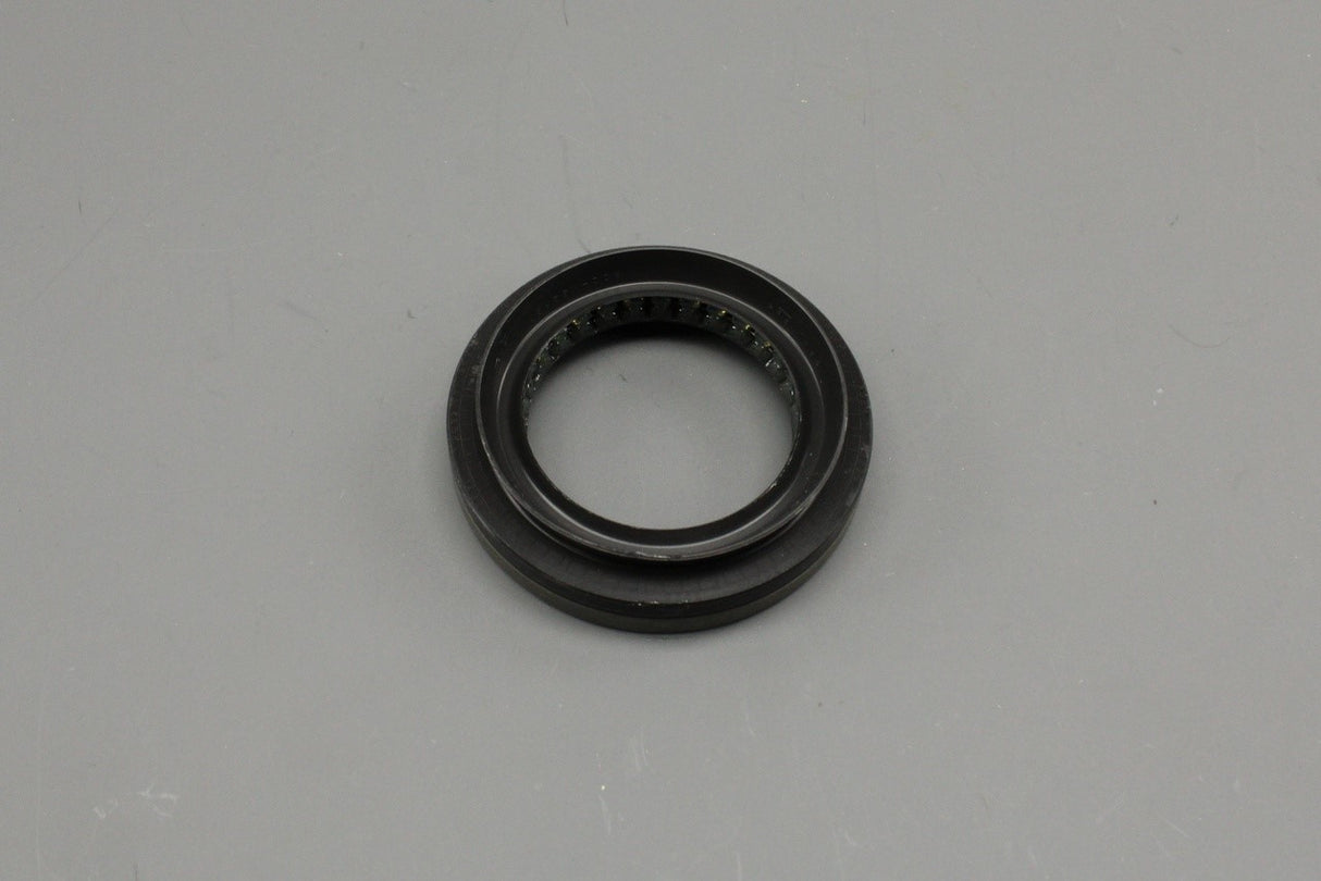 Land Rover Range Rover differential driveshaft seal (x1) LR158113