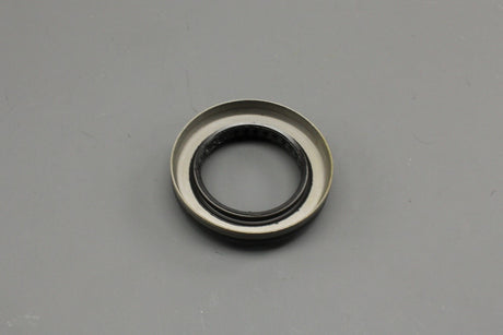 Land Rover Range Rover differential driveshaft seal (x1) LR158113