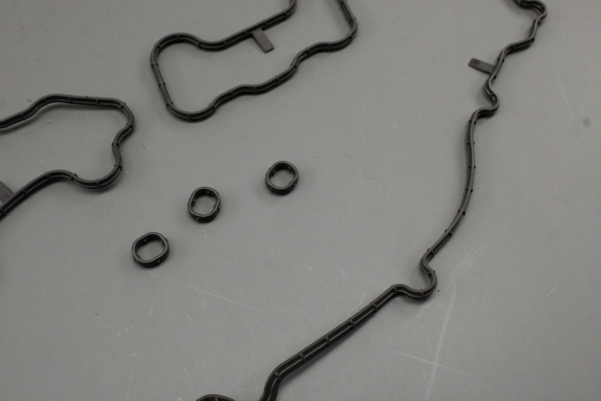 Range Rover 22-on Sport 23-on 4.4L V8 rocker cover seal (left) LR158769