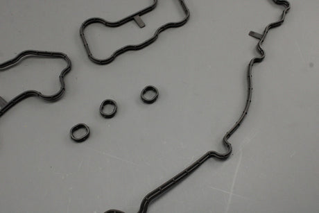 Range Rover 22-on Sport 23-on 4.4L V8 rocker cover seal (left) LR158769