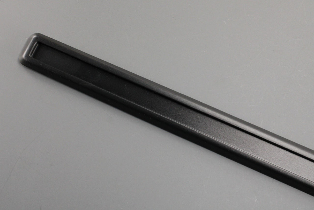 Mercedes-Benz G63 AMG W463 front door trim strip (right) A46369834007C45