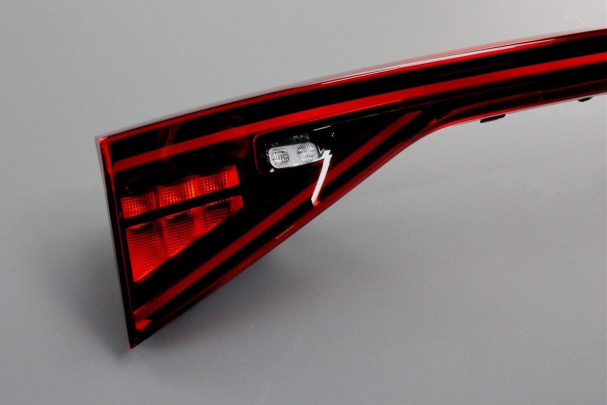 CUPRA Formentor 21- RHD centre LED tail light with fog (rear) 5FF945307C
