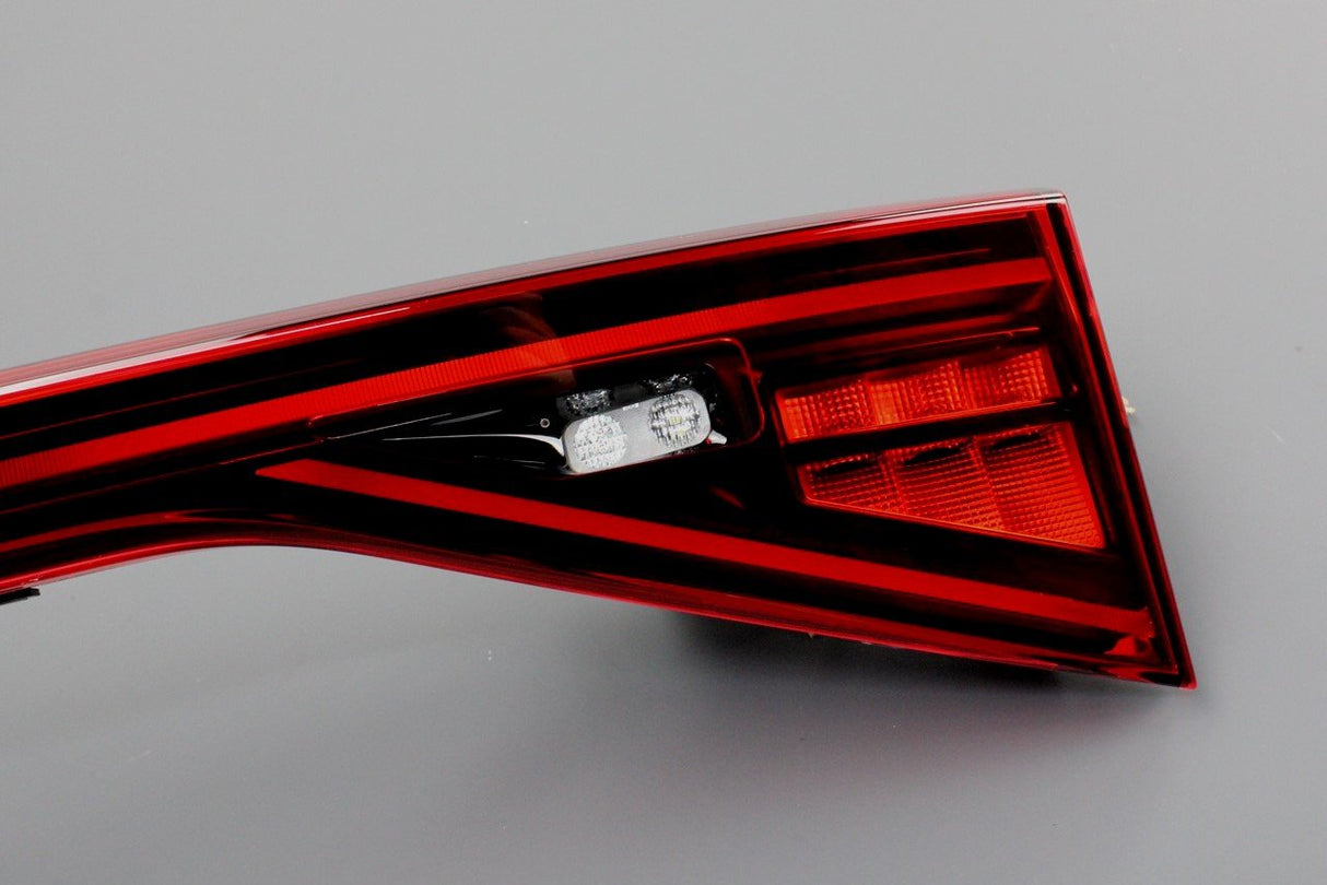 CUPRA Formentor 21- RHD centre LED tail light with fog (rear) 5FF945307C