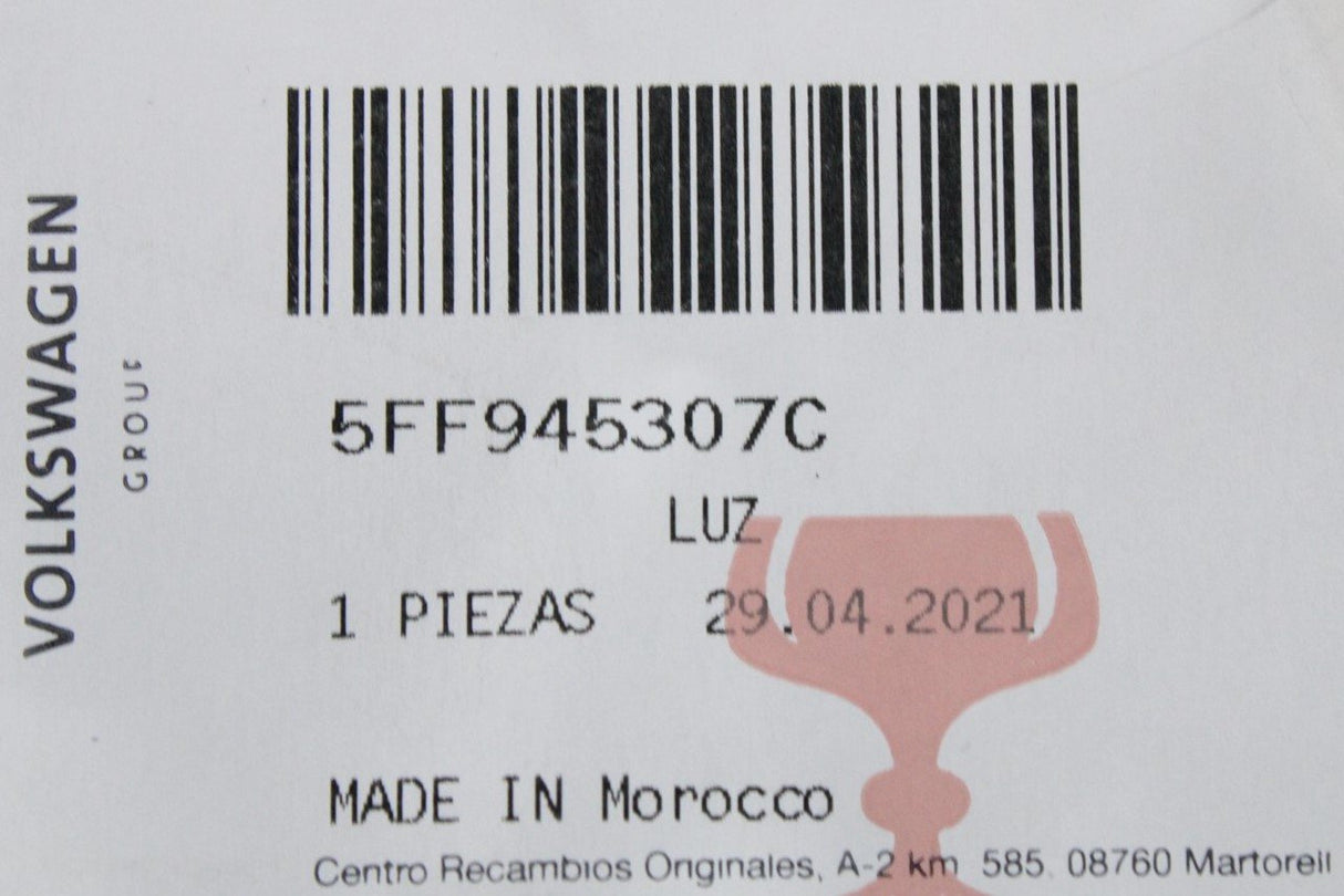 CUPRA Formentor 21- RHD centre LED tail light with fog (rear) 5FF945307C