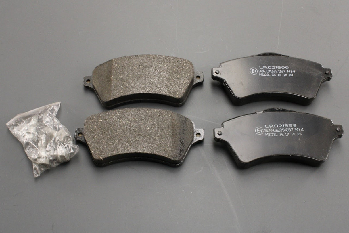 Land Rover Freelander 1996-2006 brake pads (front) LR021899