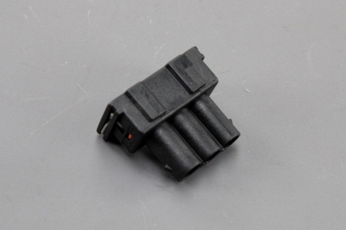 VW Audi Skoda SEAT 1975-2010 3 pin flat contact housing 1H0906233