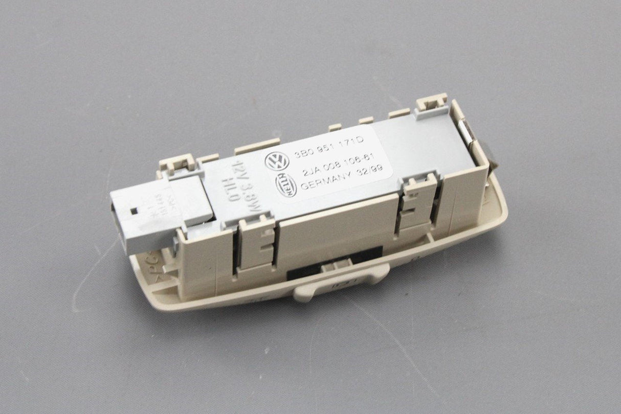 VW Passat B5 1997-2000 rear left roof reading light beige 3B0951171D 8YS