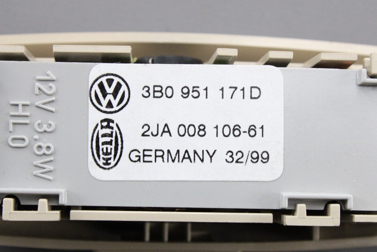 VW Passat B5 1997-2000 rear left roof reading light beige 3B0951171D 8YS