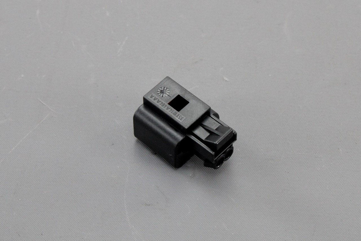 VW Audi Skoda SEAT 2pin contact housing with locking mechanism 6N0973702