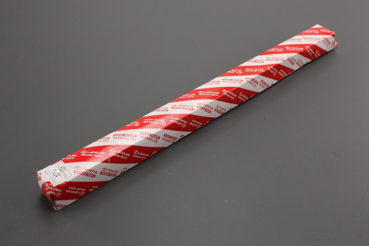 Toyota Avensis Corolla Lexus LX470 front wiper blade (right) 85212-YZZCR