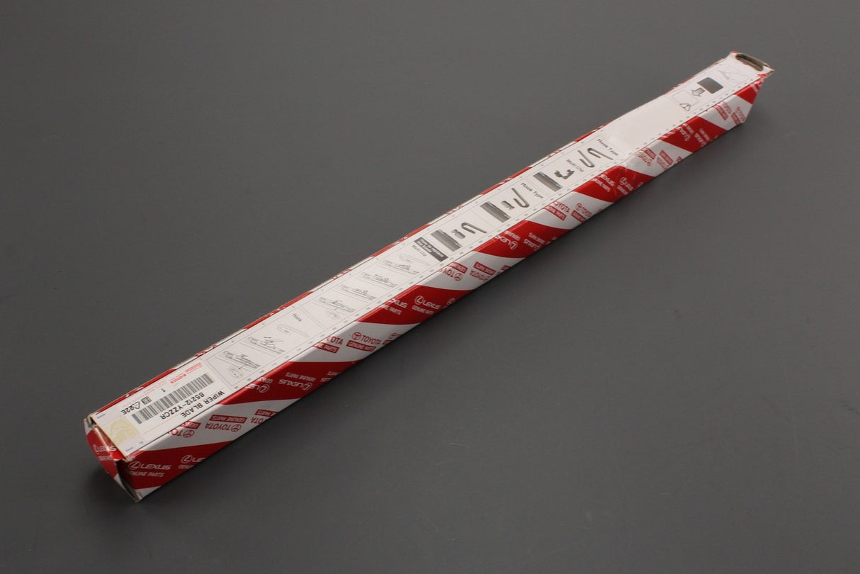 Toyota Avensis Corolla Lexus LX470 front wiper blade (right) 85212-YZZCR