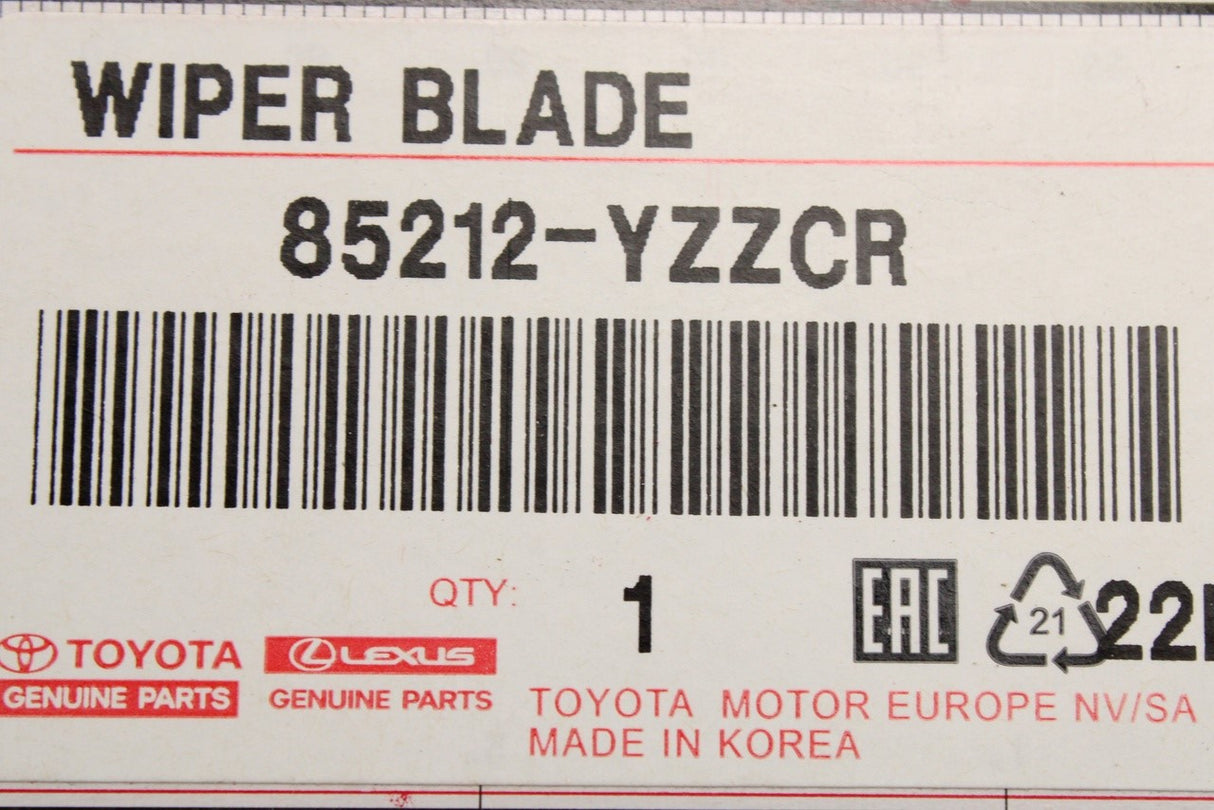Toyota Avensis Corolla Lexus LX470 front wiper blade (right) 85212-YZZCR