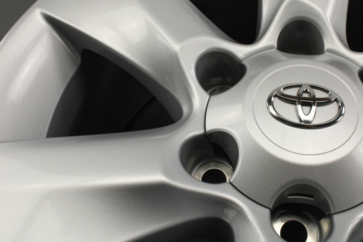 Toyota Land Cruiser 2009-17 17" canyon silver alloy wheel PZ49Q-J0670-ZE