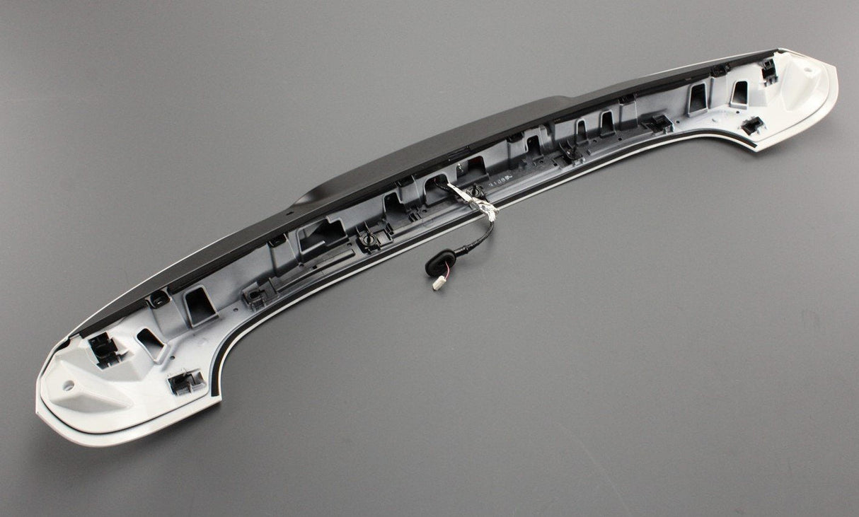 Honda CR-V 2019-on tailgate spoiler (platinum white) 08F02-TLA-6W0