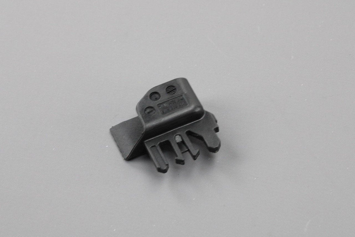 VW Touareg Audi A4 A6 roller blind retaining clip (right) 8W9868954 4PK