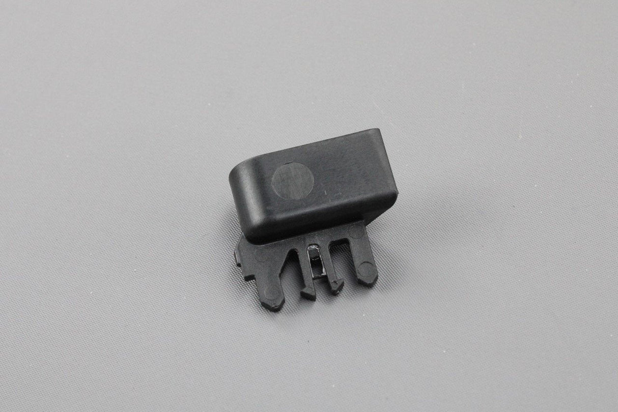 VW Touareg Audi A4 A6 roller blind retaining clip (right) 8W9868954 4PK