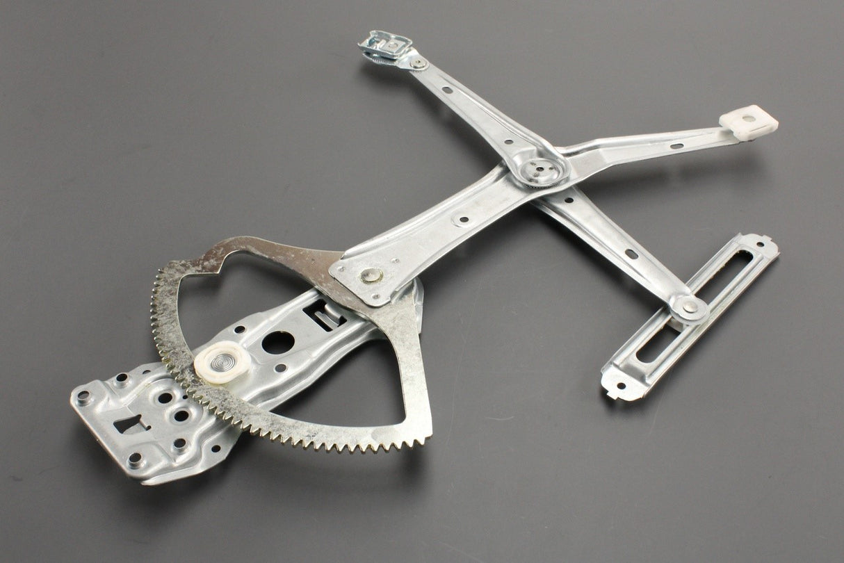 Mercedes-Benz C-Class W202 front window regulator (right) A2027201646