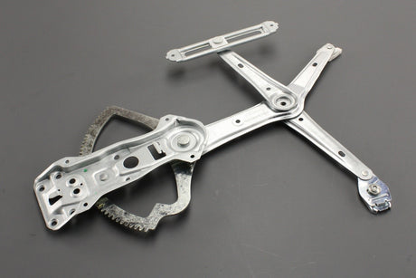 Mercedes-Benz C-Class W202 front window regulator (right) A2027201646