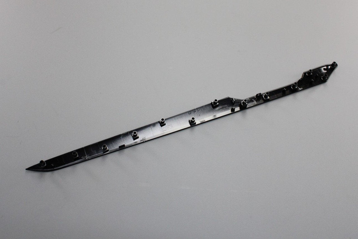 VW Golf MK8 20-on interior door panel trim (front right) 5H0867440A 7M1