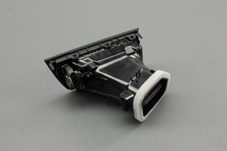 Volvo XC90 2016-on dashboard air vent (centre left) 32348331