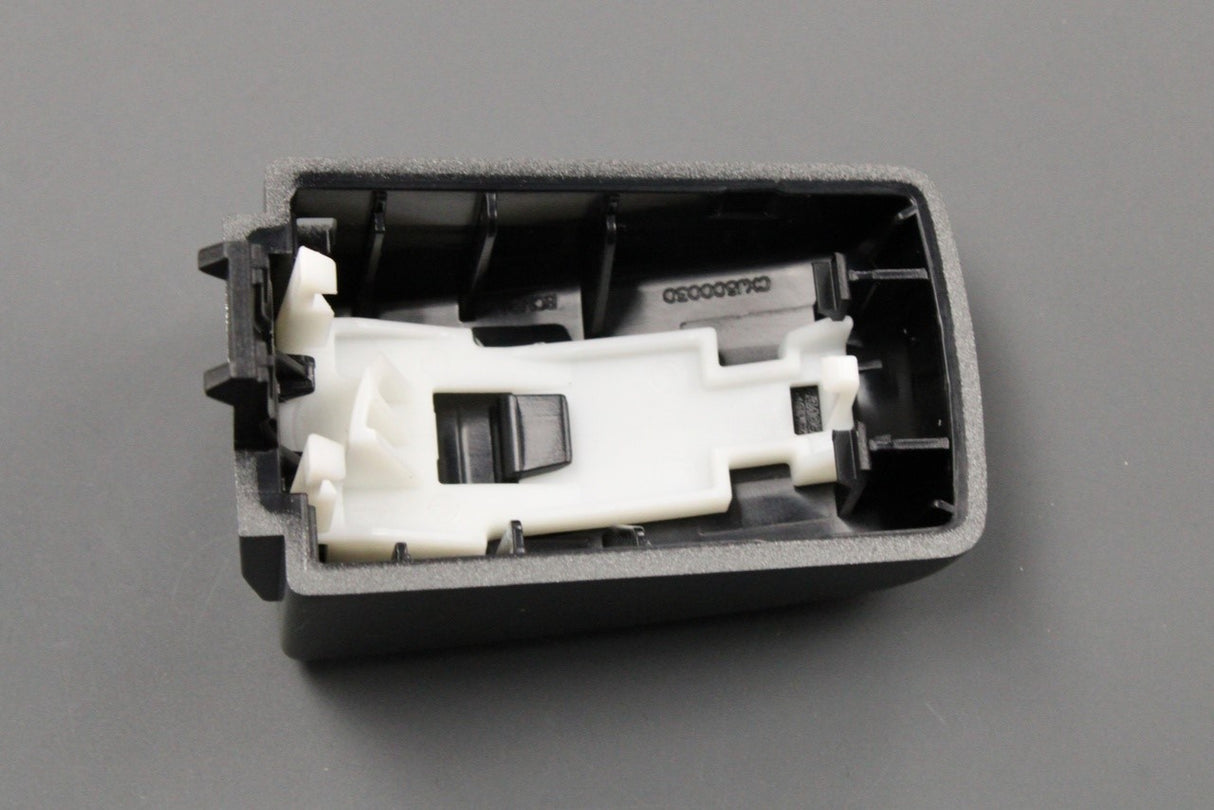 Land Rover Discovery 4 door handle lock cover cap (front left) LR072421