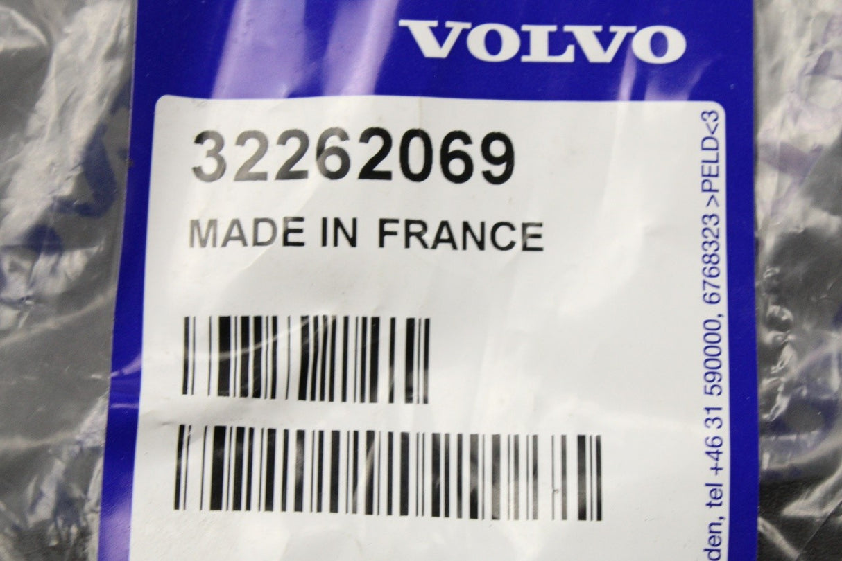 Volvo XC40 EX40 2018-on mudguard (front right) 32262069