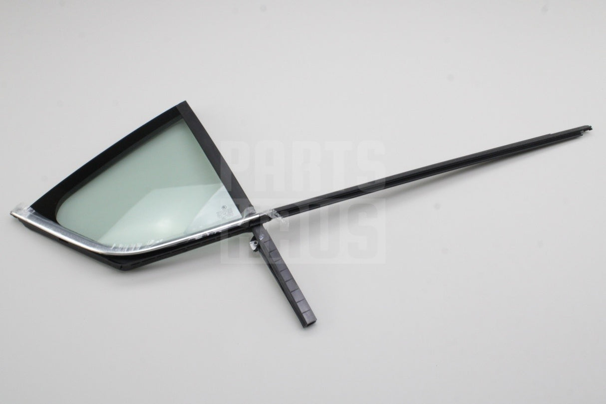 Skoda Octavia Saloon 13-21 rear quarter window (right) 5E5845214AD JV1