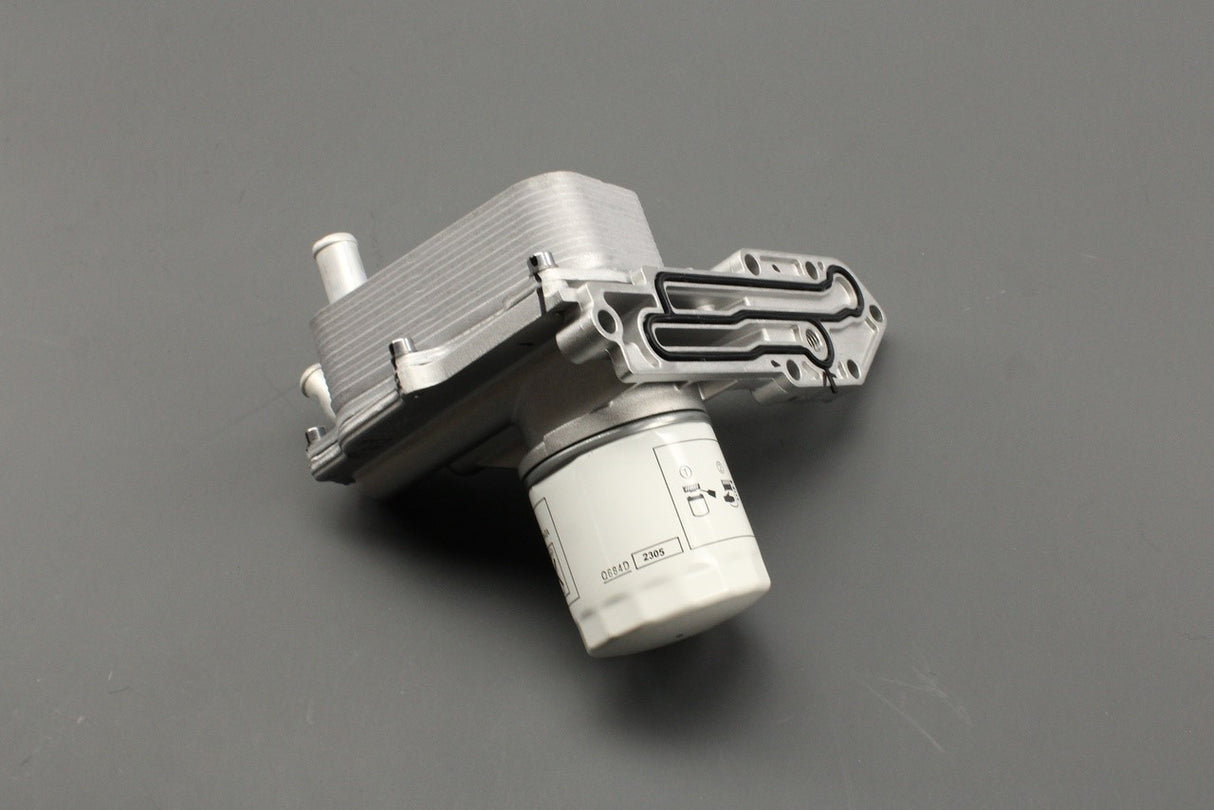 Land Rover Defender 2.2 Tdci engine oil cooler LR104386