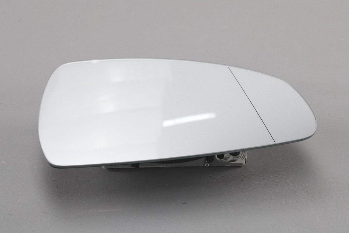 Audi A1 2011-18 heated exterior wing mirror glass (right) 8X0857536E