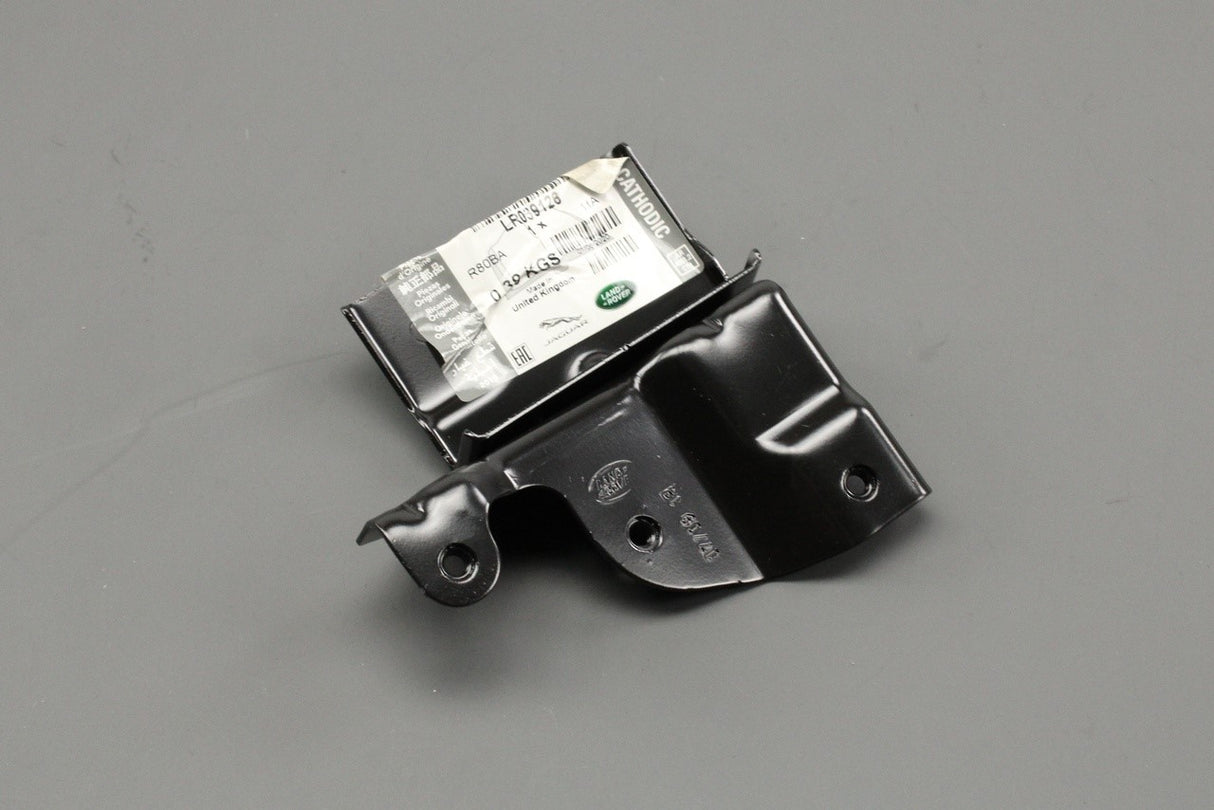 Range Rover Evoque 2012-2018 wing mounting bracket (front left) LR039126