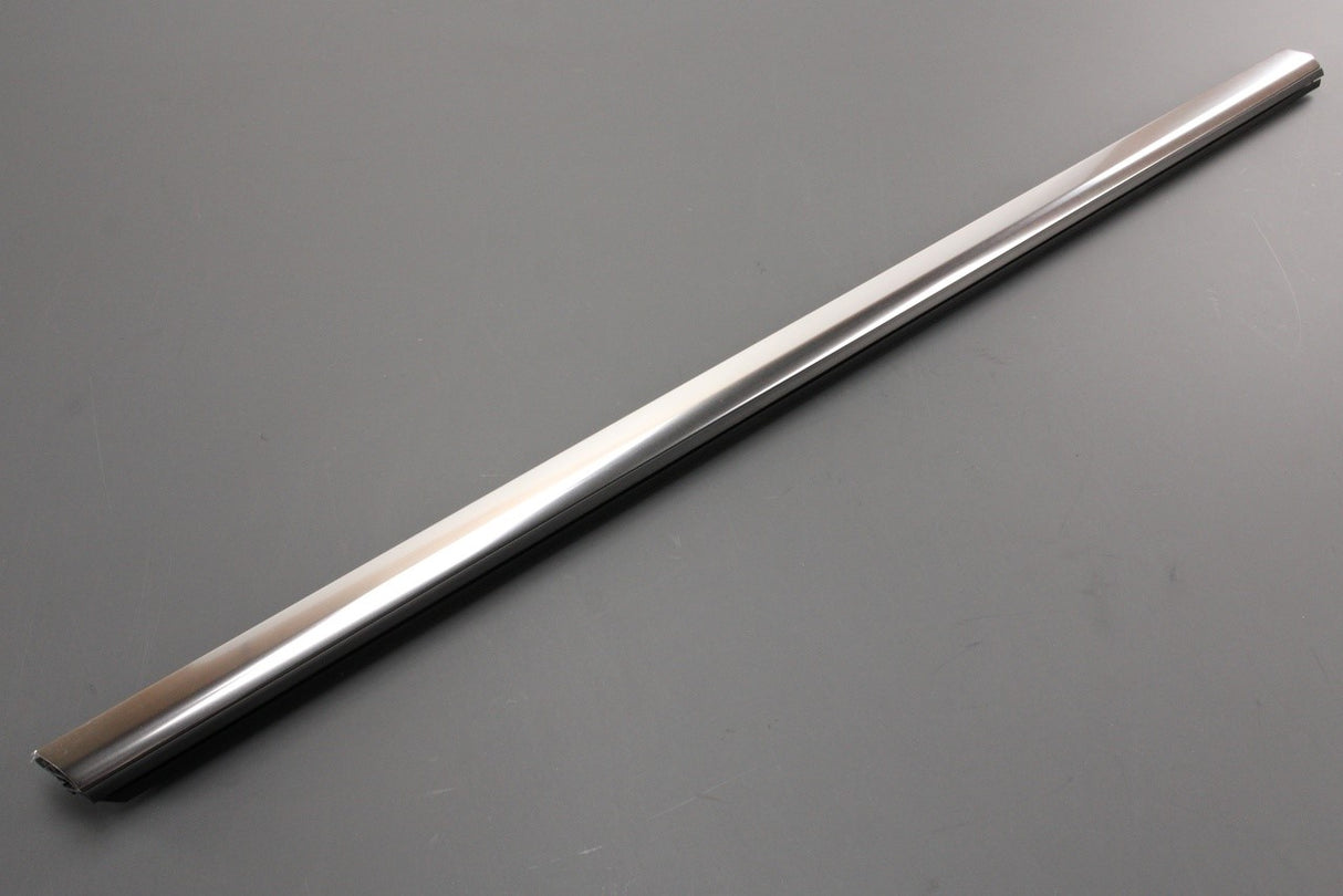 Mercedes-Benz CLA front window aperture seal (right outer) A1177250282