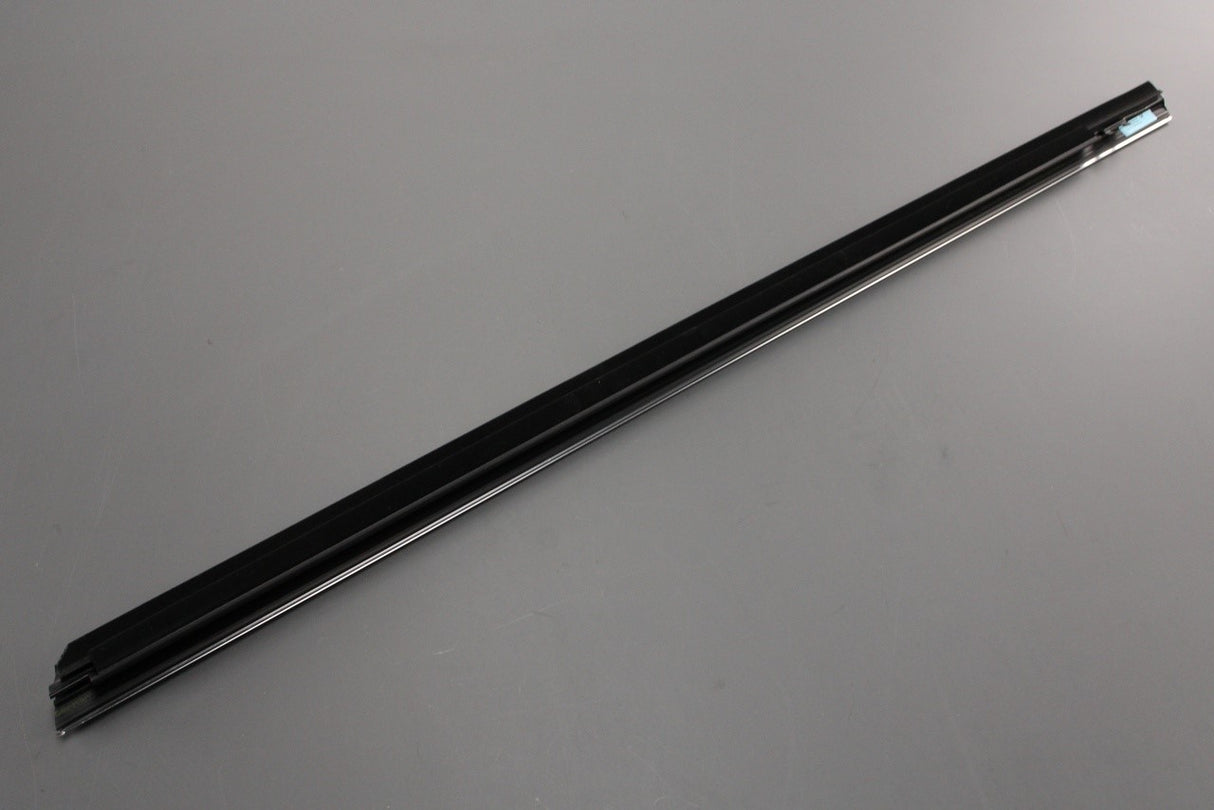 Mercedes-Benz CLA front window aperture seal (right outer) A1177250282