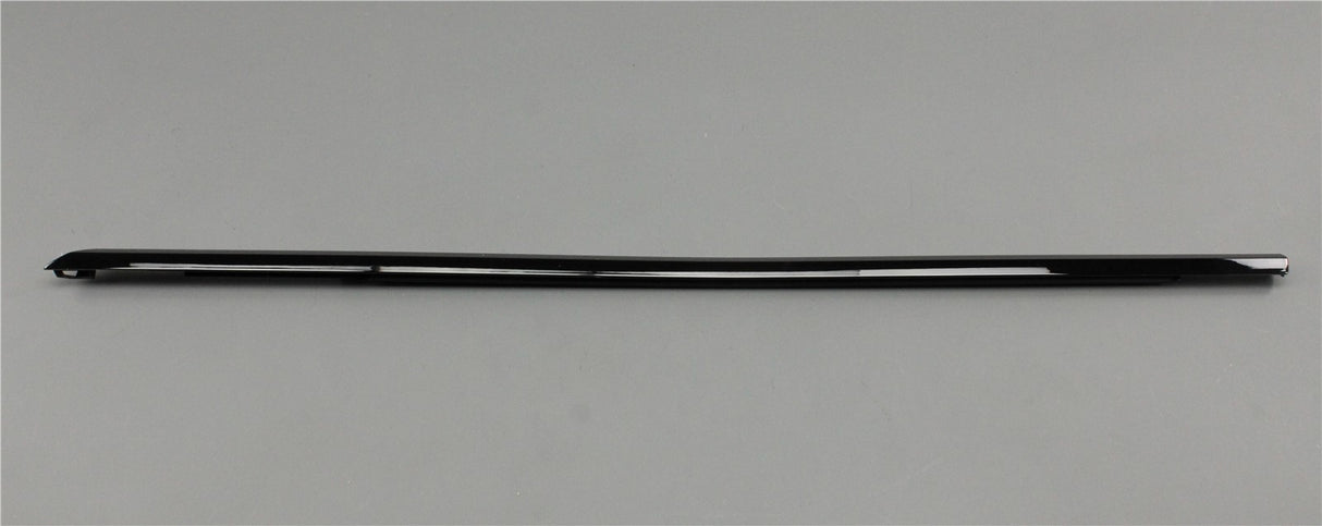 Range Rover L405 2022-on front door window slot seal (left) LR154904