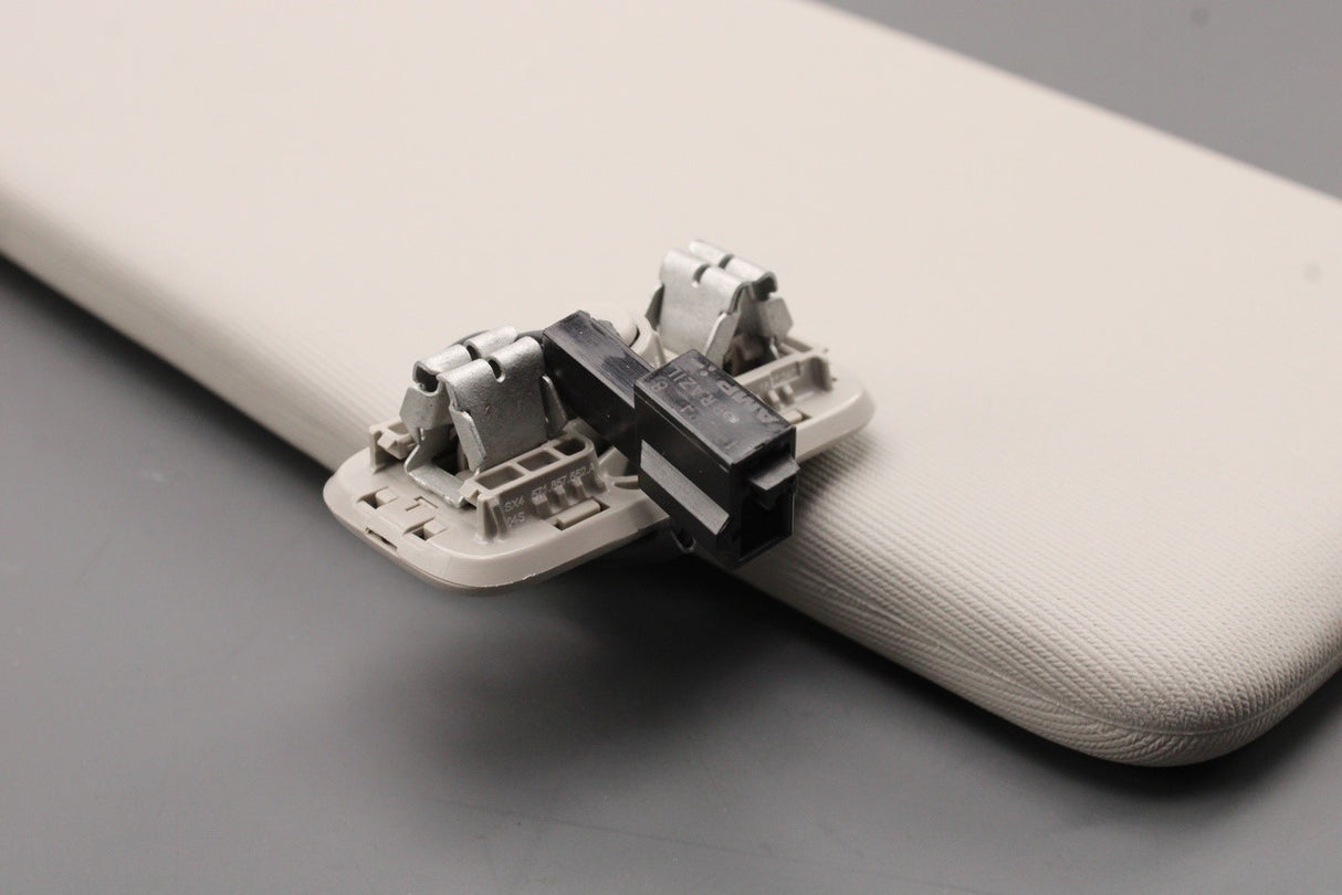 Skoda Kodiaq 2024-on illuminated sun visor (right) 571857552A SX4