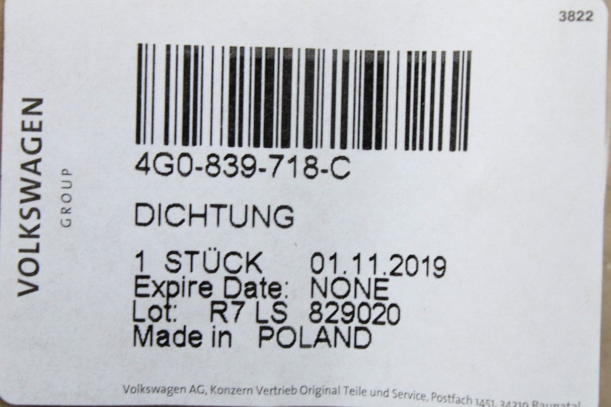 Audi A6 C7 2011-17 rear lower door seal strip (right) 4G0839718C