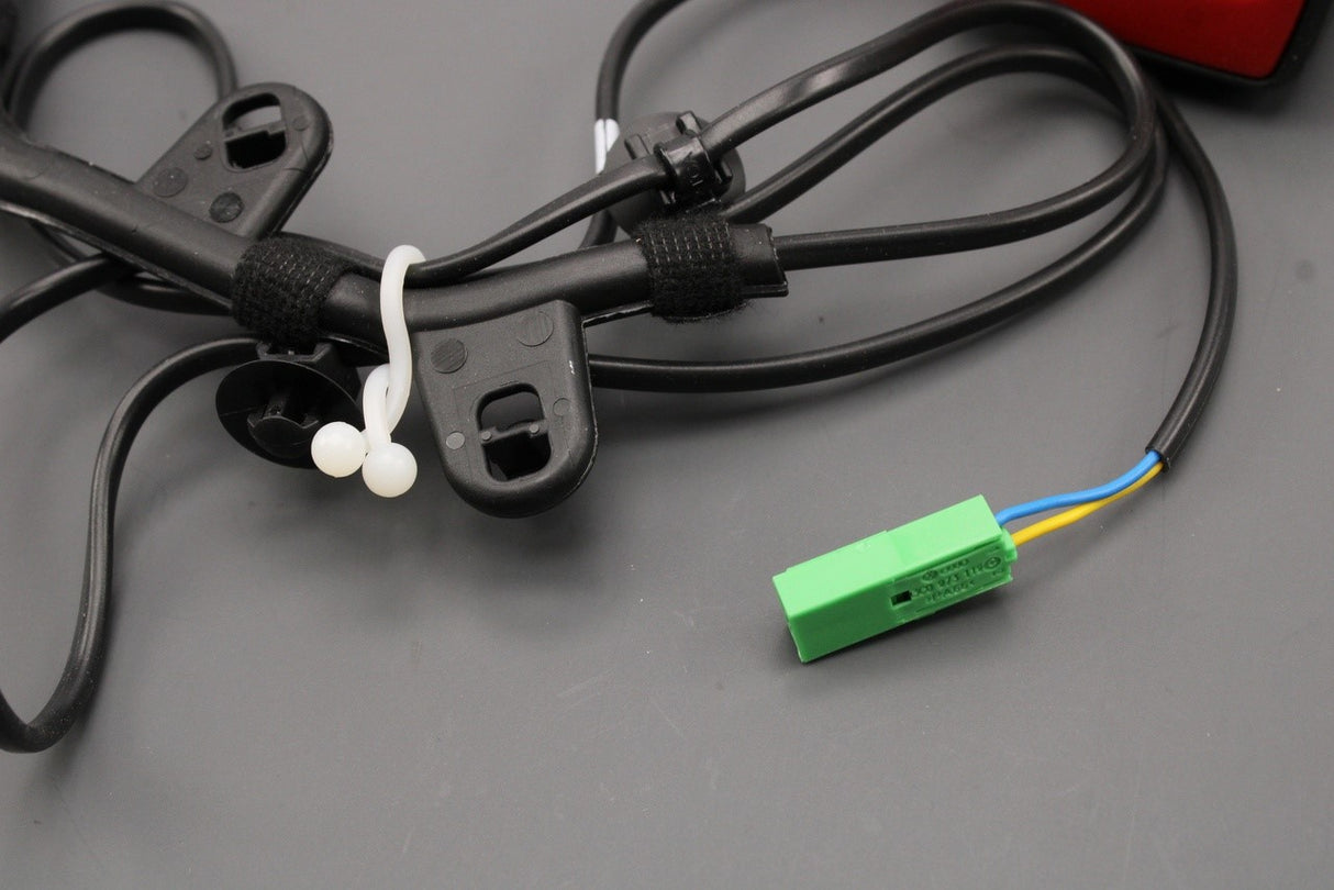 VW Tiguan Audi Q3 RSQ3 rear centre seat belt latch 5NA857740 MNB